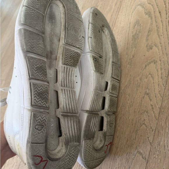 On Running The Roger Mens Shoe White Size 10 - Picture 4 of 5